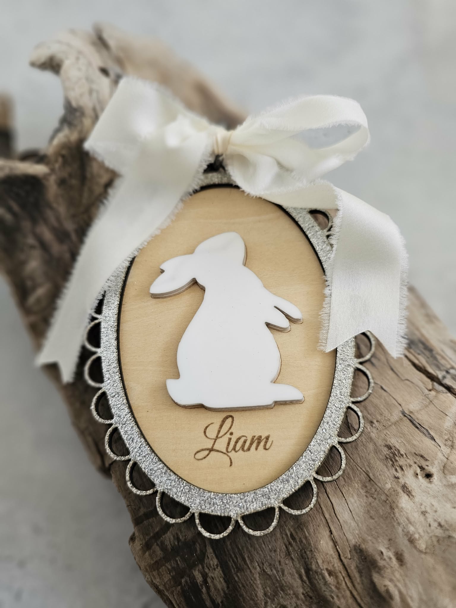 Påskeophæng i træ & akryl – personligt med navn