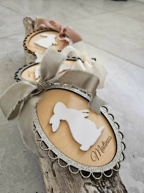 Påskeophæng i træ & akryl – personligt med navn